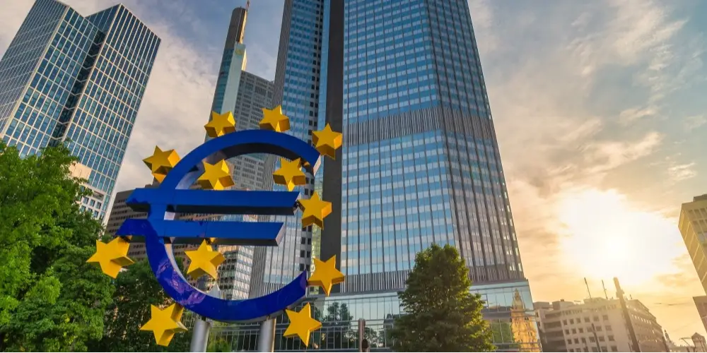 Rappresentazione visiva dell'articolo: Bce: tagli a rischio? Lagarde aperta a ogni scenario
